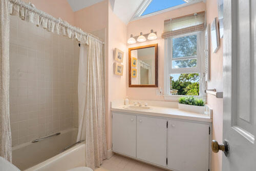 391 Barnes Road Oak Bluffs, MA 02557 - Photo 20 of 22 Craft (16)