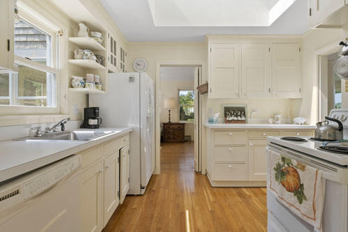 391 Barnes Road Oak Bluffs, MA 02557 - Photo 9 of 22 Craft (6)