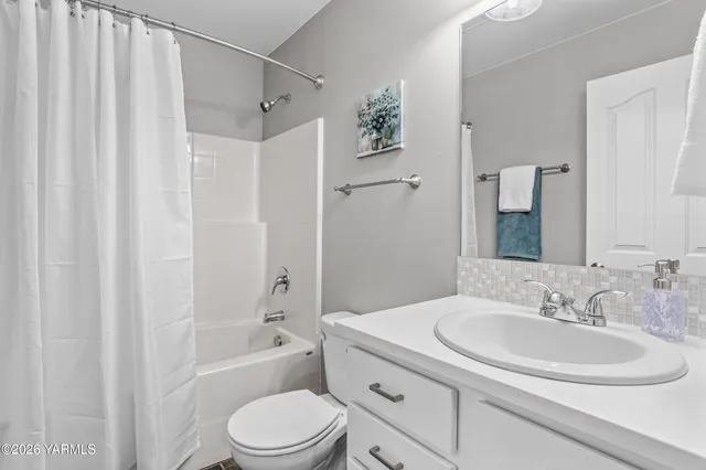$399,900 | 8207 Westbrook Avenue, Yakima, WA 98908