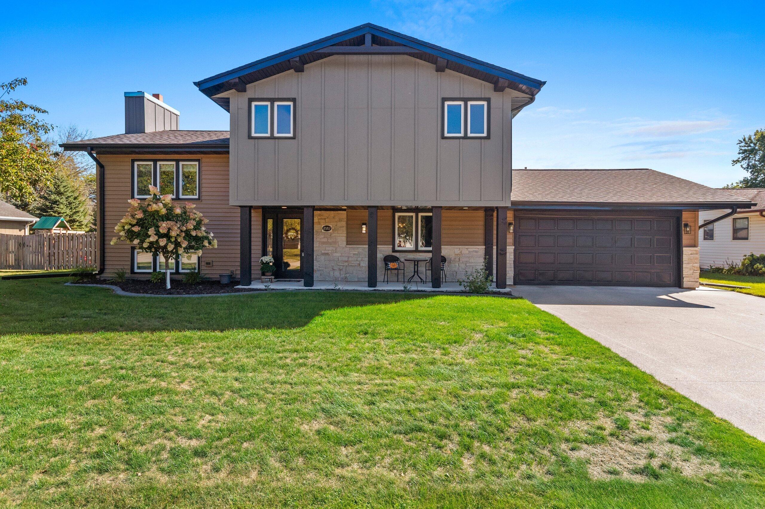2811 39th Street Two Rivers, WI 54241 - Photo 1 of 51 001-281139thStreet-TwoRivers-WI-54241-SM