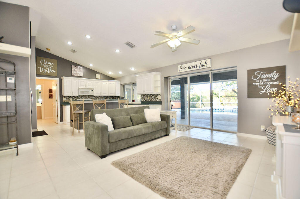 2237 Sw Salmon living