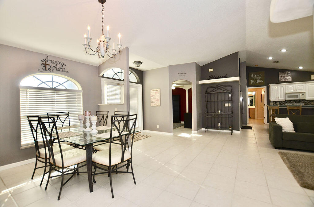 2237 Sw Salmon dining