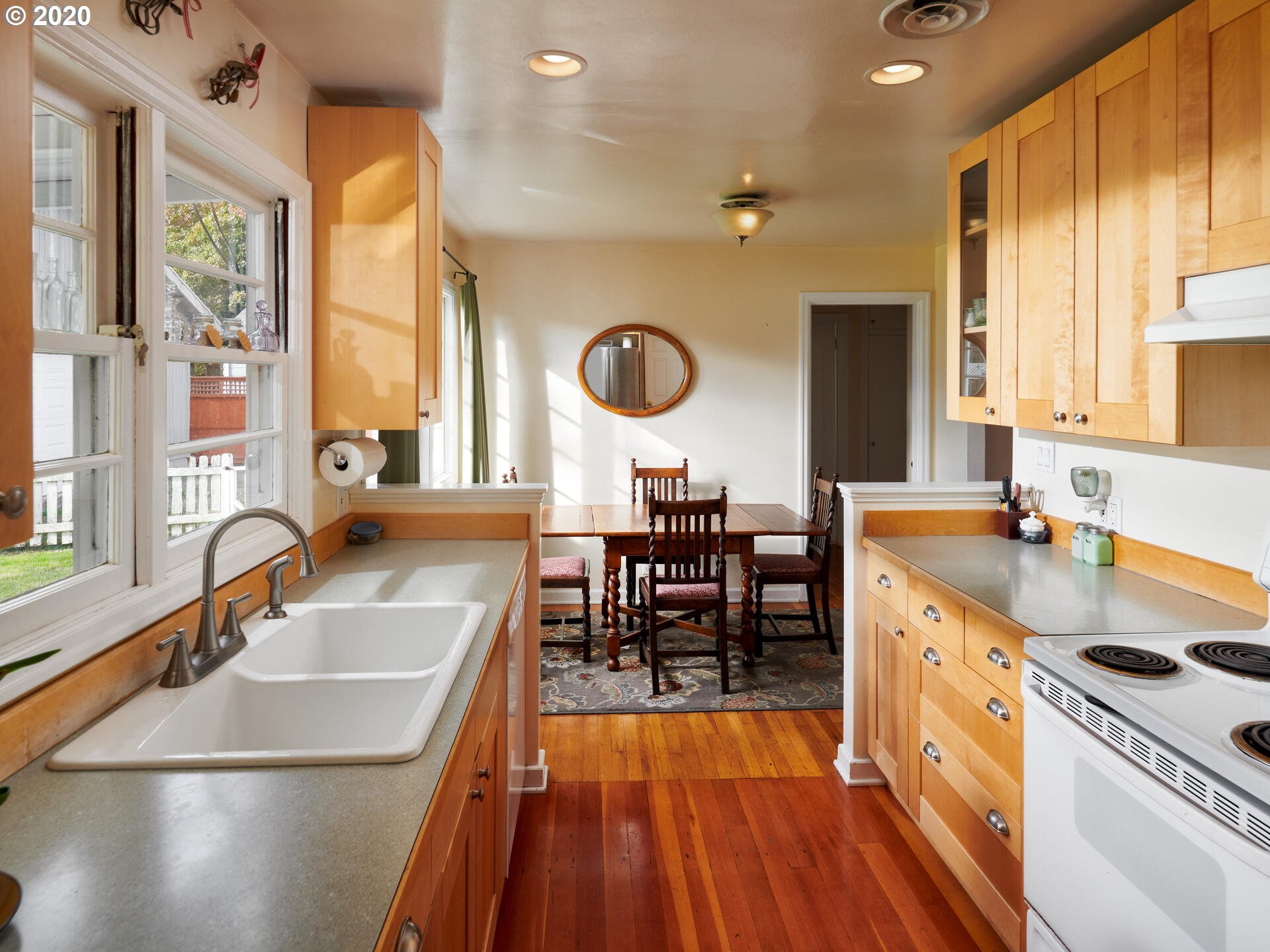 11620 Southwest 11th Street Beaverton, OR 97005 - Photo 11 of 22 Gallery Image 11