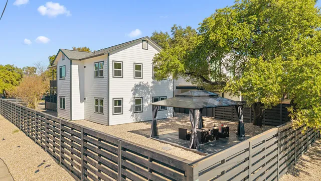 $3,700 | 814 West Mary Street, Unit B, Austin, TX 78704