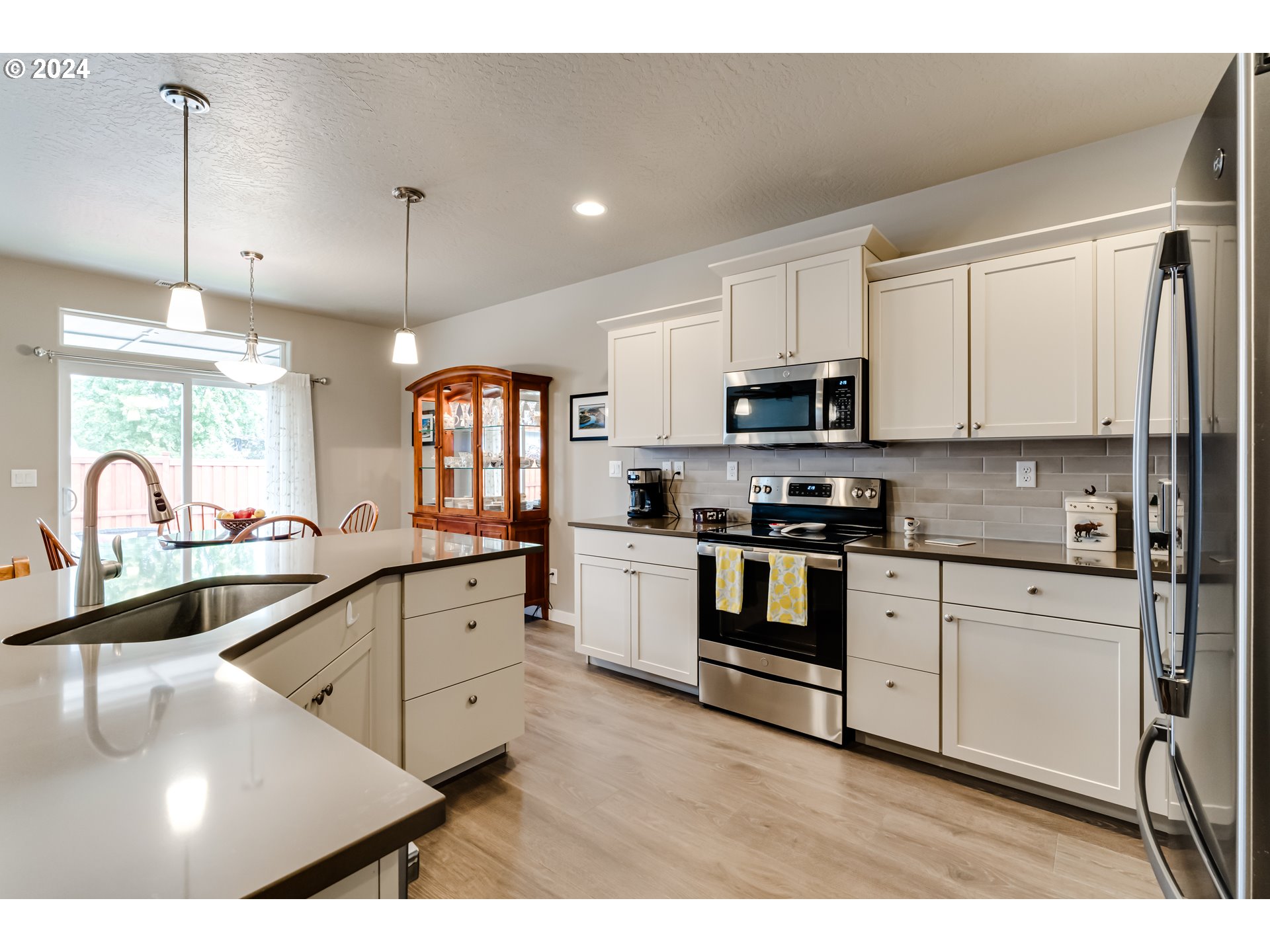 1317 Lorien Lane Eugene, OR 97404 - Photo 9 of 32