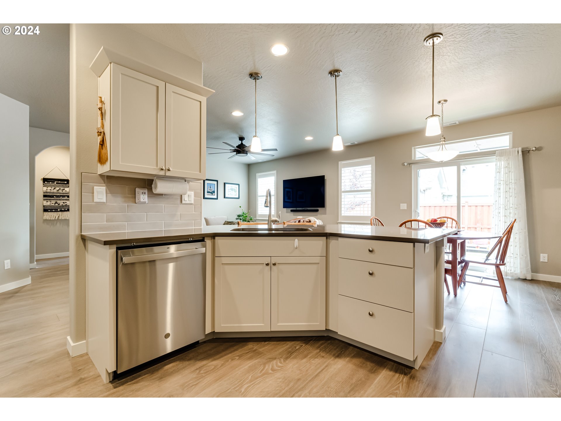1317 Lorien Lane Eugene, OR 97404 - Photo 10 of 32