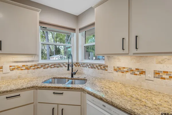 $289,900 | 11951 Acadia Drive, Tyler, TX 75703