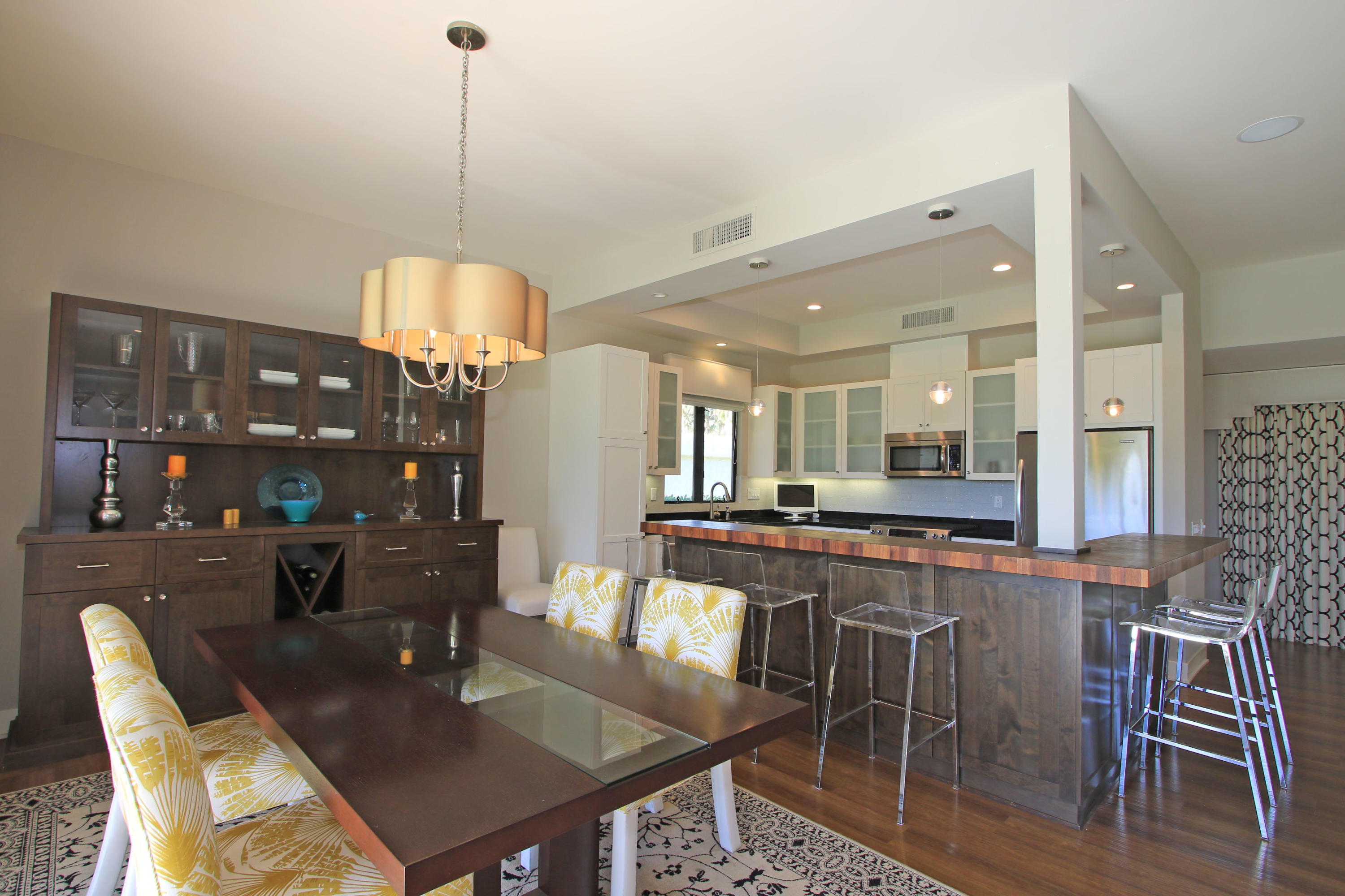 45760 Pawnee Road Indian Wells, CA 92210 - Photo 18 of 56 a large kitchen with a table and chairs