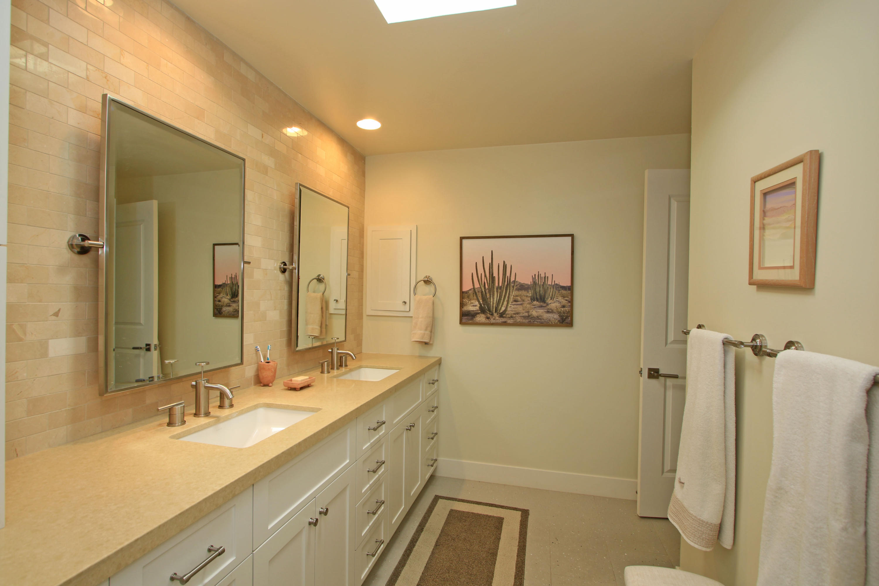 45760 Pawnee Road Indian Wells, CA 92210 - Photo 29 of 56 a bathroom with a sink a toilet a shower and a mirror