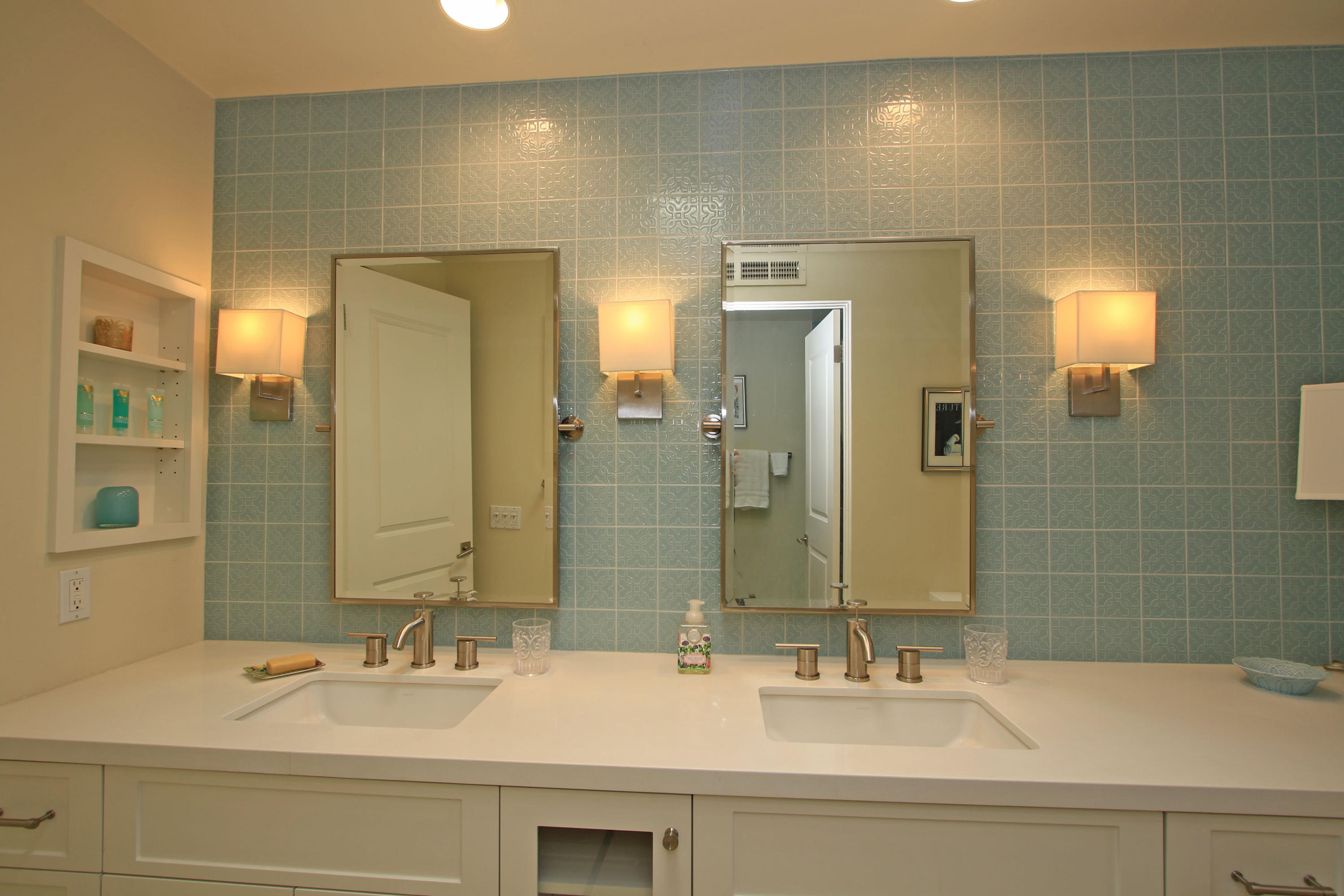 45760 Pawnee Road Indian Wells, CA 92210 - Photo 33 of 56 a bathroom with a double vanity sink mirror and double