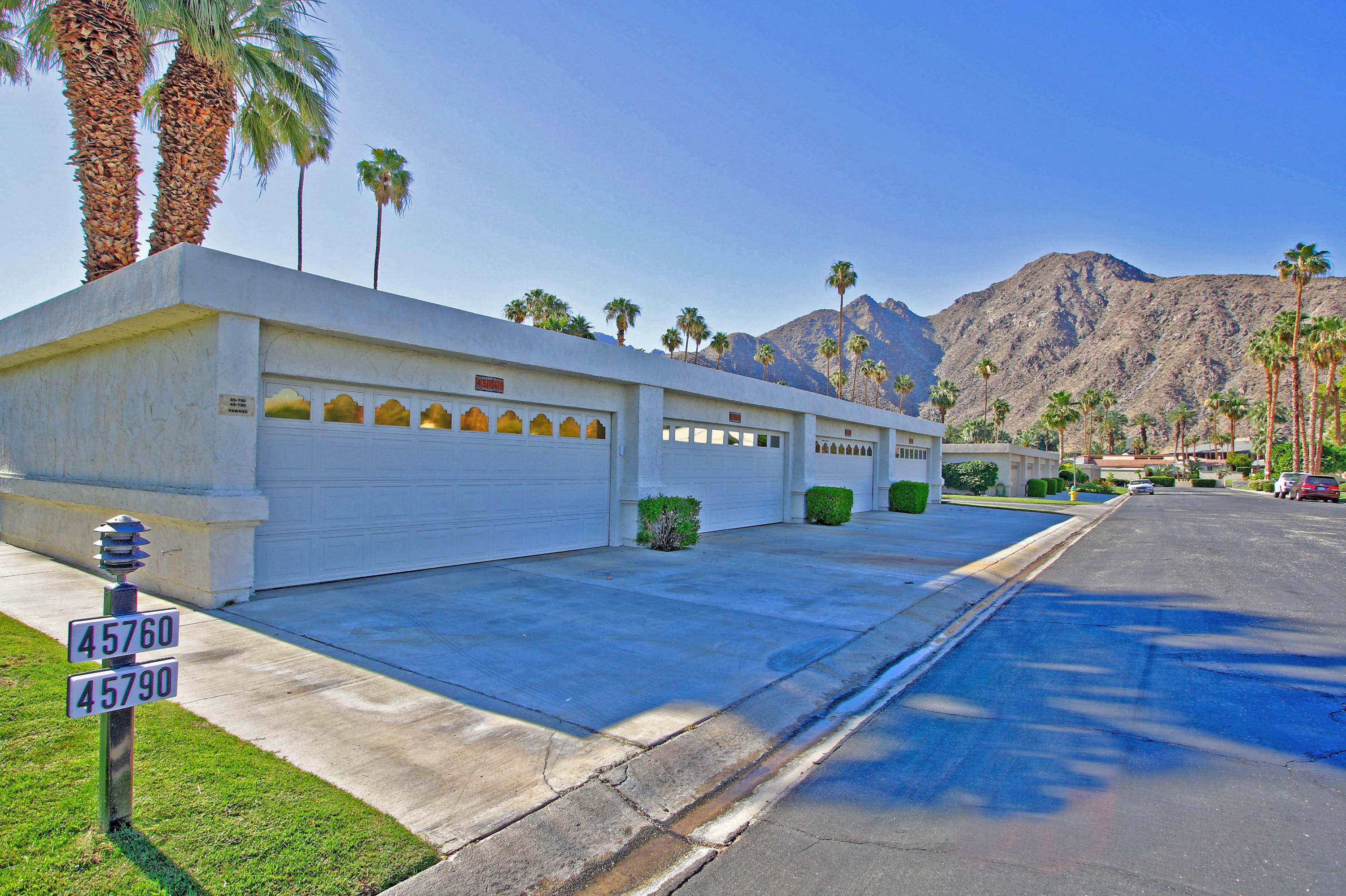 45760 Pawnee Road Indian Wells, CA 92210 - Photo 49 of 56 a view of a basketball court