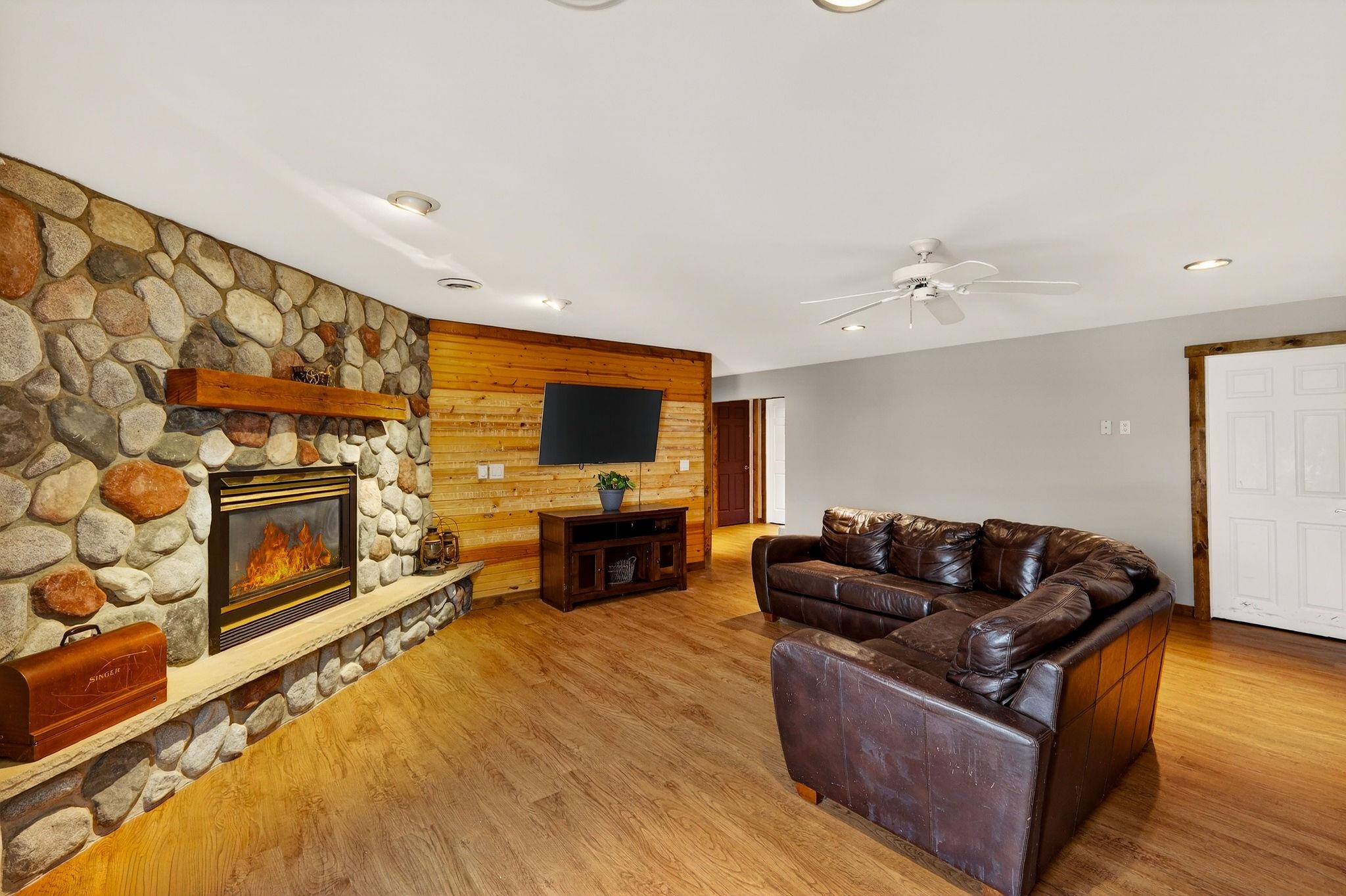 S4168 Crawford Street Baraboo, WI 53913 - Photo 27 of 72