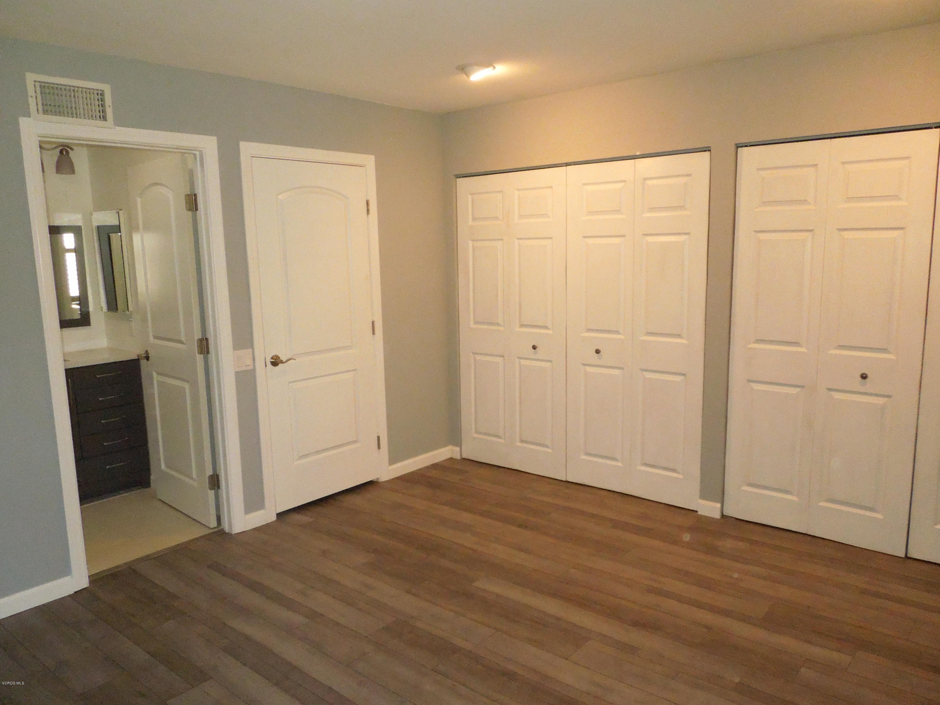 20213 Village 20 Camarillo, CA 93012 - Photo 12 of 35 LV20213MBRClosetDoors
