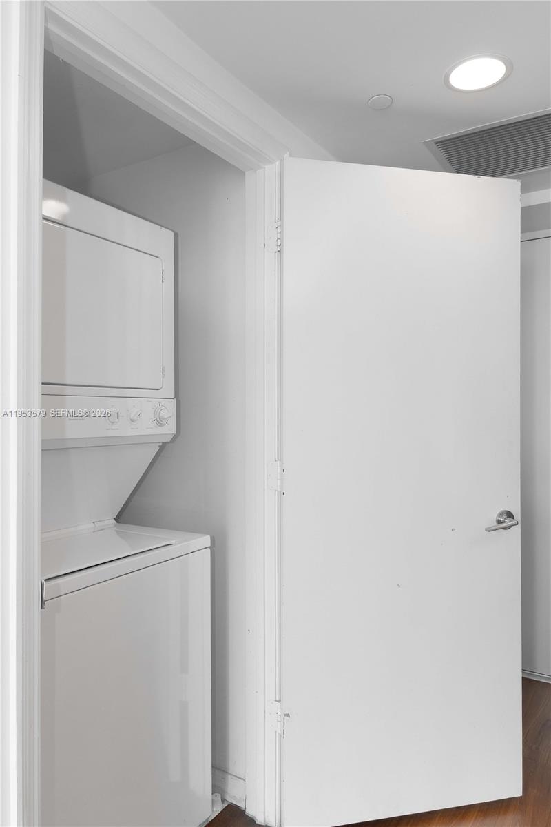 55 Southeast 6th Street, Unit 2606 Miami, FL 33131 - Photo 16 of 18 a utility room with dryer and washer