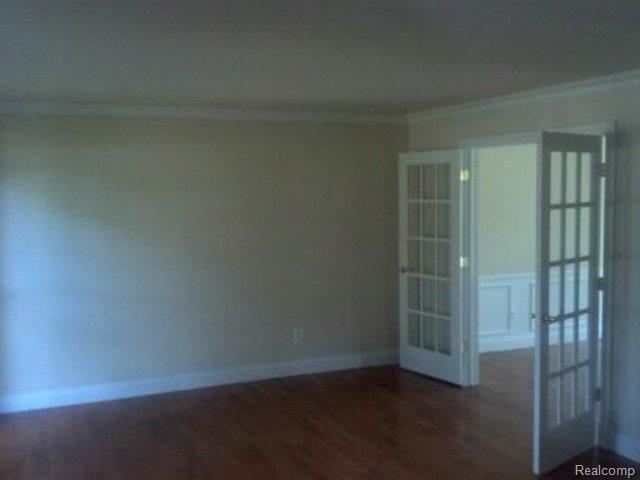 1320 Chestnut Lane Rochester, MI 48309 - Photo 2 of 13 LIVING ROOM