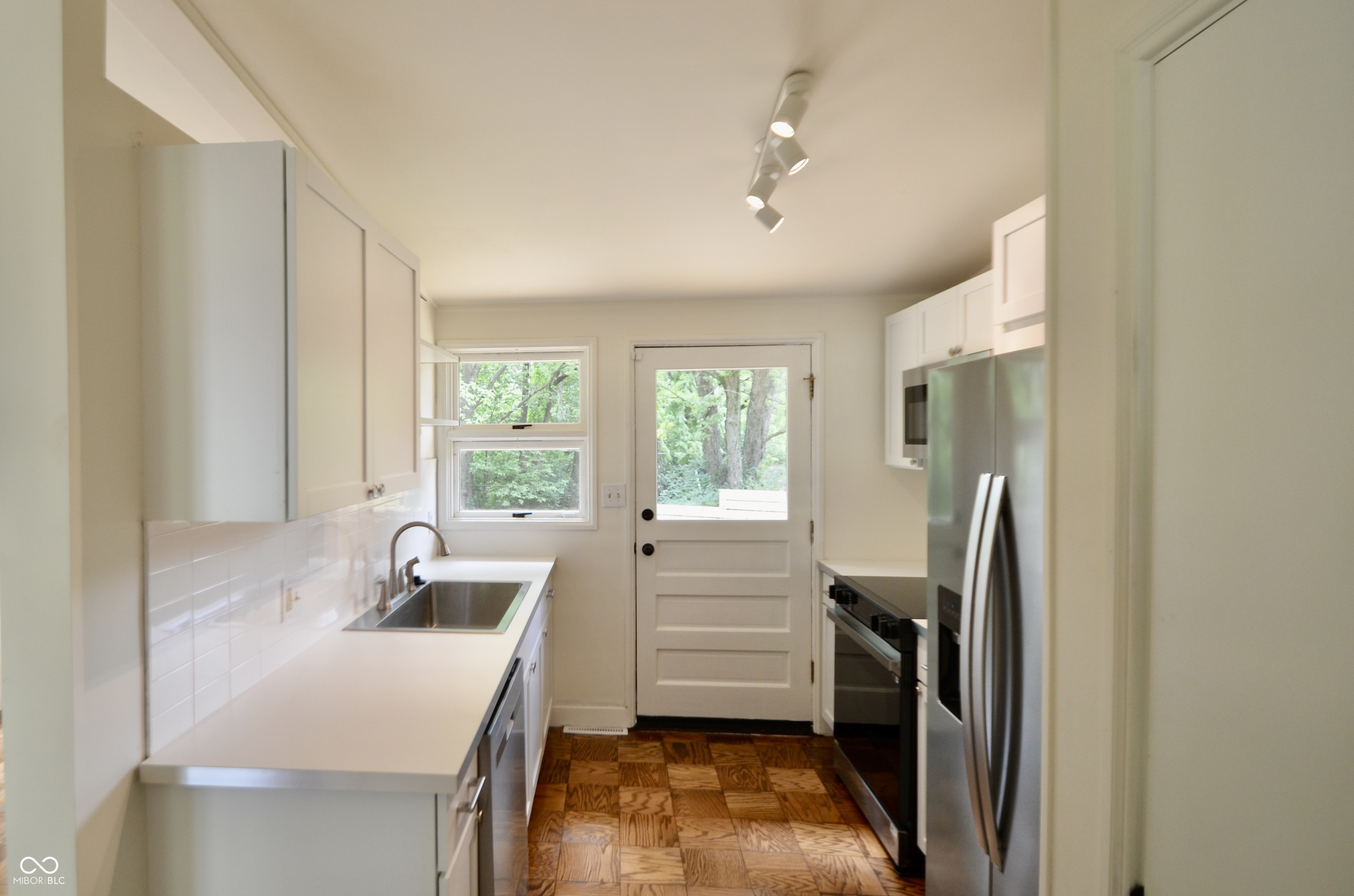 5811 Radnor Road Indianapolis, IN 46226 - Photo 11 of 45 Gallery Image 11