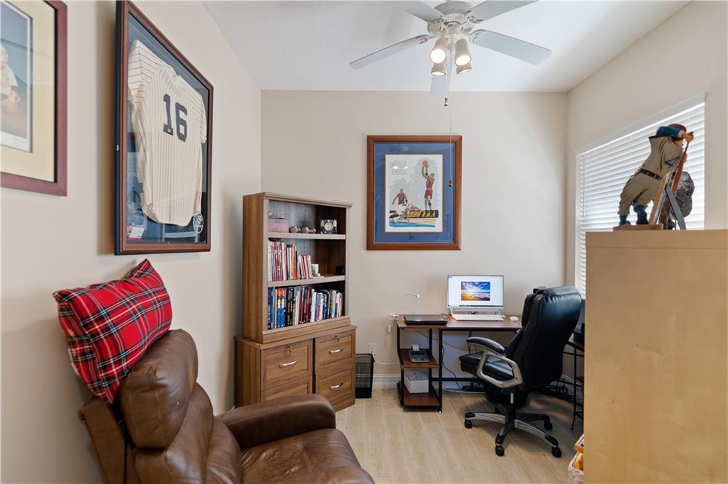 1915 Bridgepointe Circle, Unit 41 Vero Beach, FL 32967 - Photo 14 of 36 a livingroom with workspace and a couch