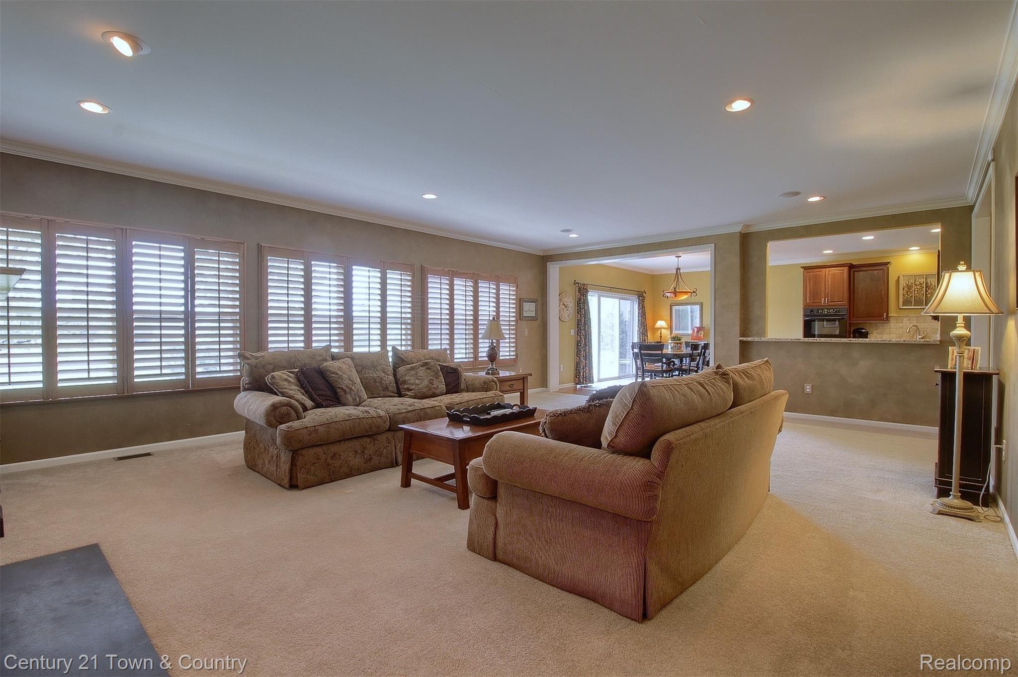 4210 Derry Court Rochester, MI 48306 - Photo 25 of 65 25-Family Room 3rd View.jpg