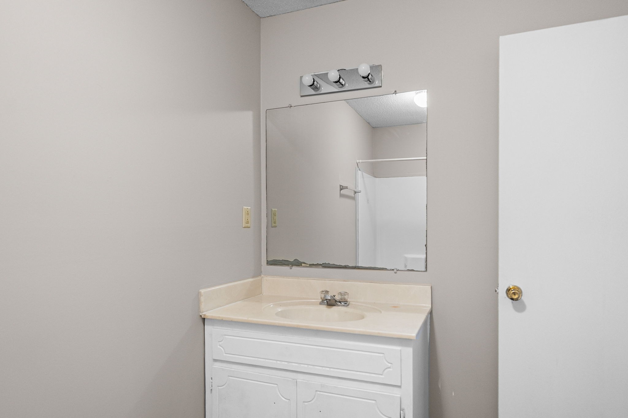 1539 Hugh Hunter Road Oak Grove, KY 42262 - Photo 17 of 22 a bathroom with a sink and mirror