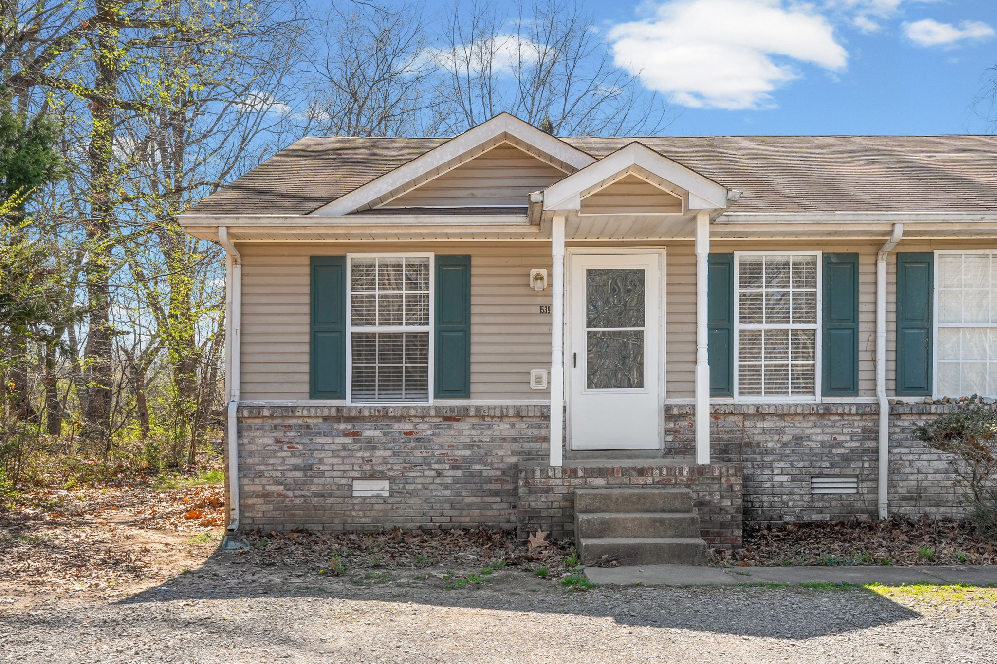 1539 Hugh Hunter Road Oak Grove, KY 42262 - Photo 2 of 22 a front view of a house with garden