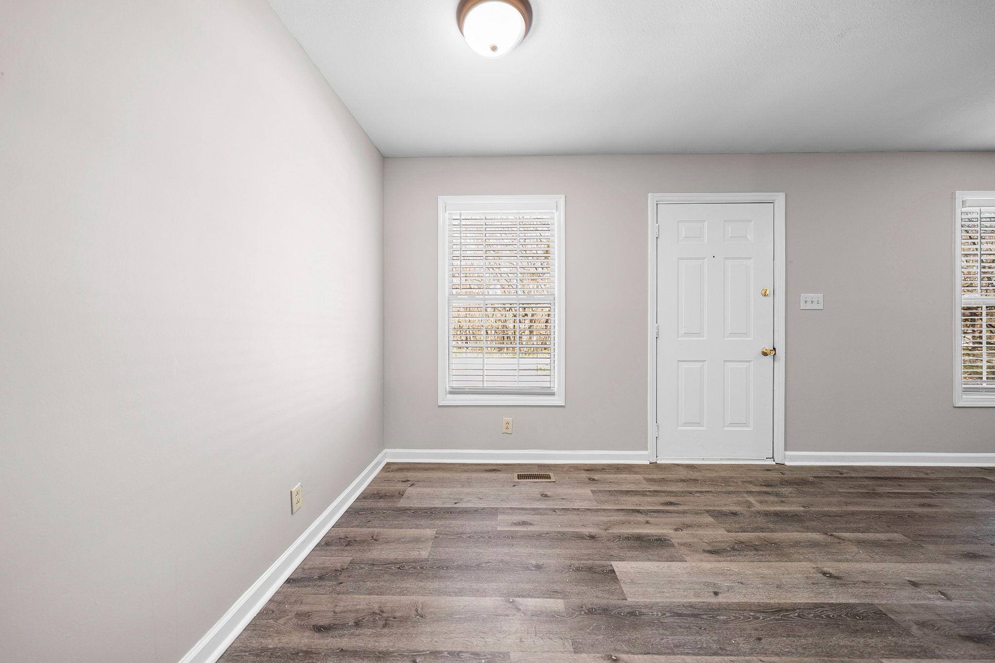 1539 Hugh Hunter Road Oak Grove, KY 42262 - Photo 10 of 22 a view of a livingroom with wooden floor
