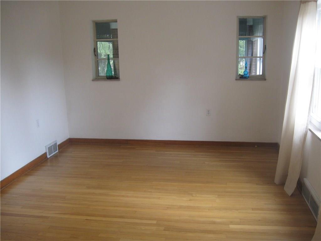 304 Sandy Hill Road Manor, PA 15642 - Photo 3 of 24 Living room