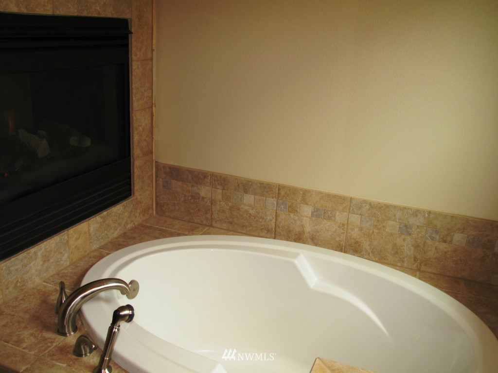 1409 Elma Place Northeast Renton, WA 98059 - Photo 9 of 12 Gallery Image 9