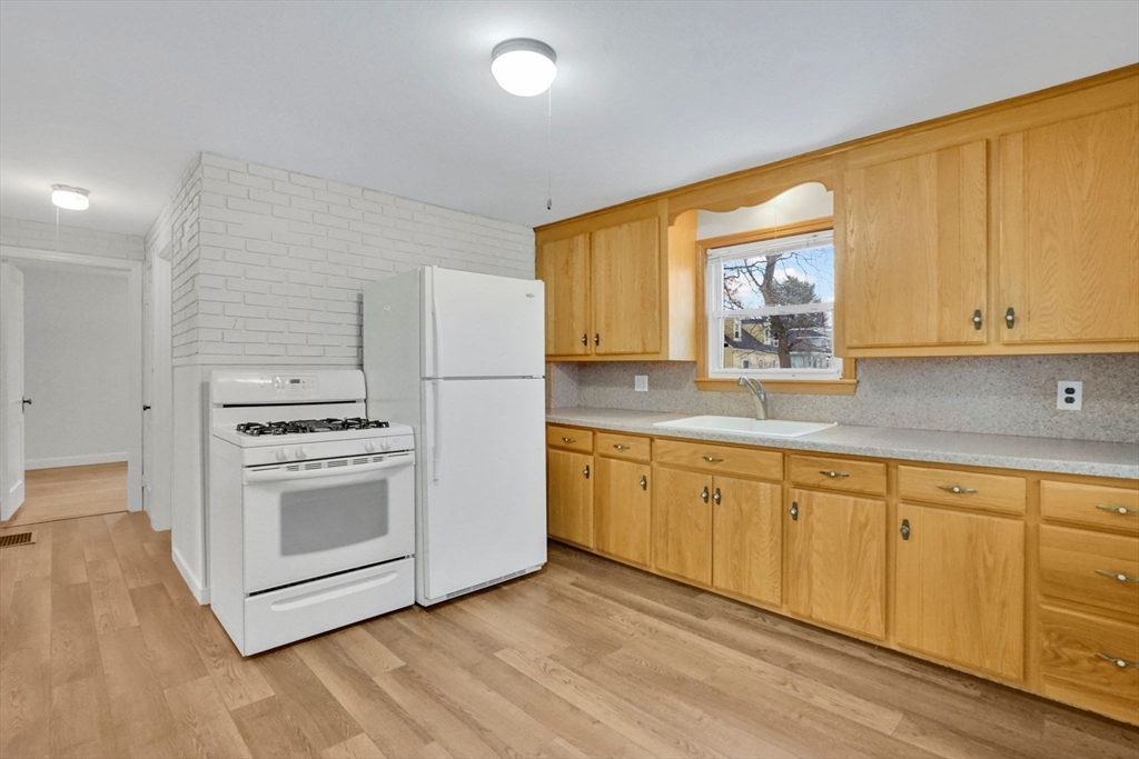 33 Drexel Street Springfield, MA 01104 - Photo 7 of 35 Gallery Image 7