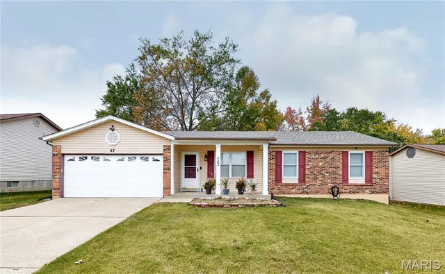 $314,900 | 27 Sunny Hill Boulevard, St. Peters, MO 63376