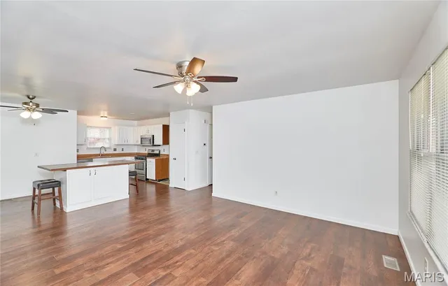 $314,900 | 27 Sunny Hill Boulevard, St. Peters, MO 63376