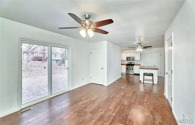 $314,900 | 27 Sunny Hill Boulevard, St. Peters, MO 63376