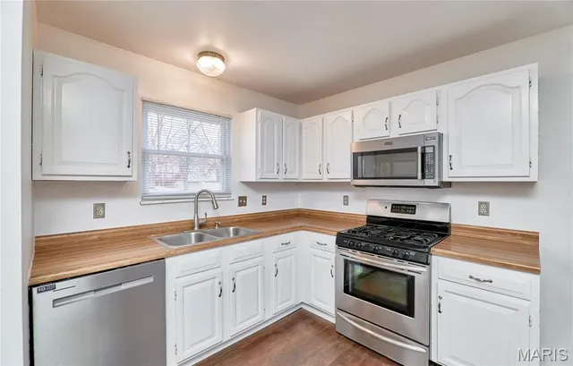 $314,900 | 27 Sunny Hill Boulevard, St. Peters, MO 63376