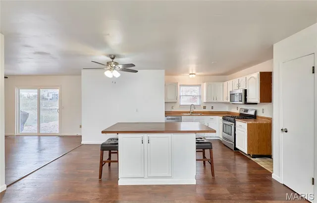 $314,900 | 27 Sunny Hill Boulevard, St. Peters, MO 63376