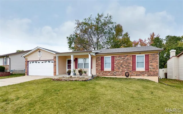 $314,900 | 27 Sunny Hill Boulevard, St. Peters, MO 63376