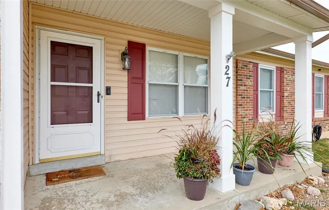 $314,900 | 27 Sunny Hill Boulevard, St. Peters, MO 63376