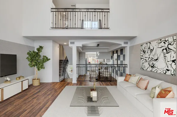 $799,000 | 10924 Bloomfield Street, Unit 7, Los Angeles, CA 91602