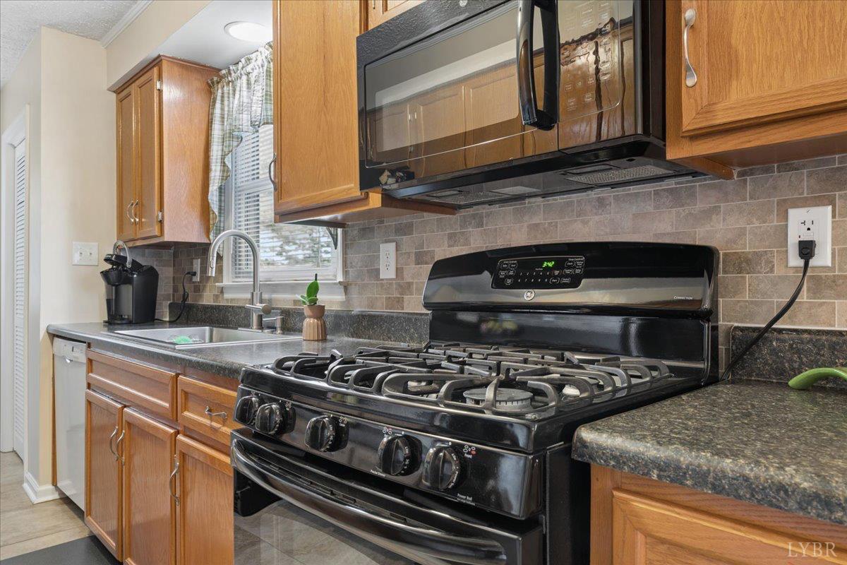 11188 Dickerson Mill Road Moneta, VA 24121 - Photo 10 of 39