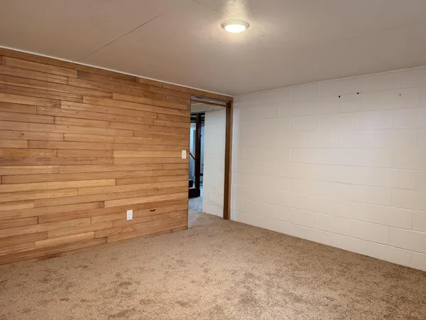 $134,000 | 1968 River Road, Windom, MN 56101