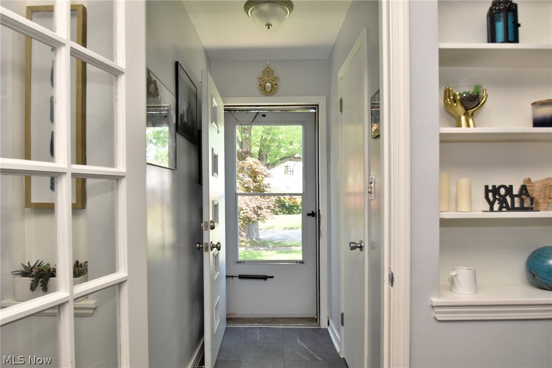 4198 Okalona Road Cleveland, OH 44121 - Photo 3 of 40