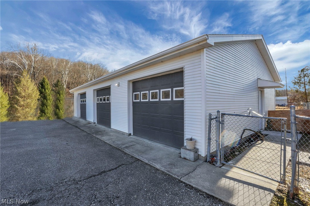3750 Cannelville Road Roseville, OH 43777 - Photo 19 of 33 Detached garage with a gate