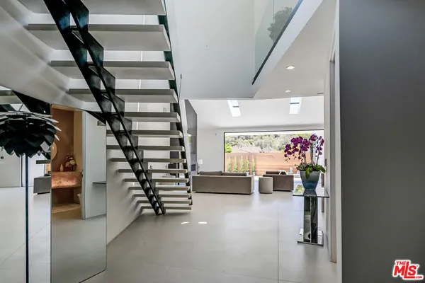 a view of entryway with workspace