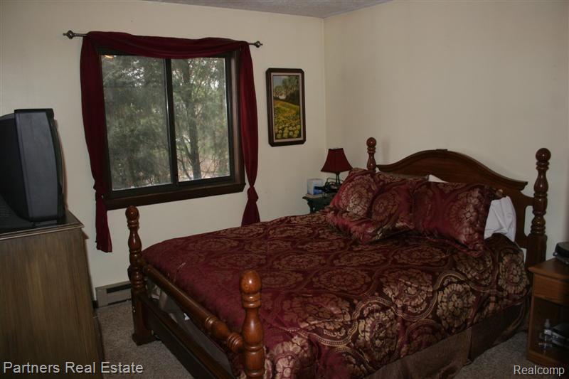 5495 Layton Road Fowlerville, MI 48836 - Photo 17 of 19 Master Bedroom