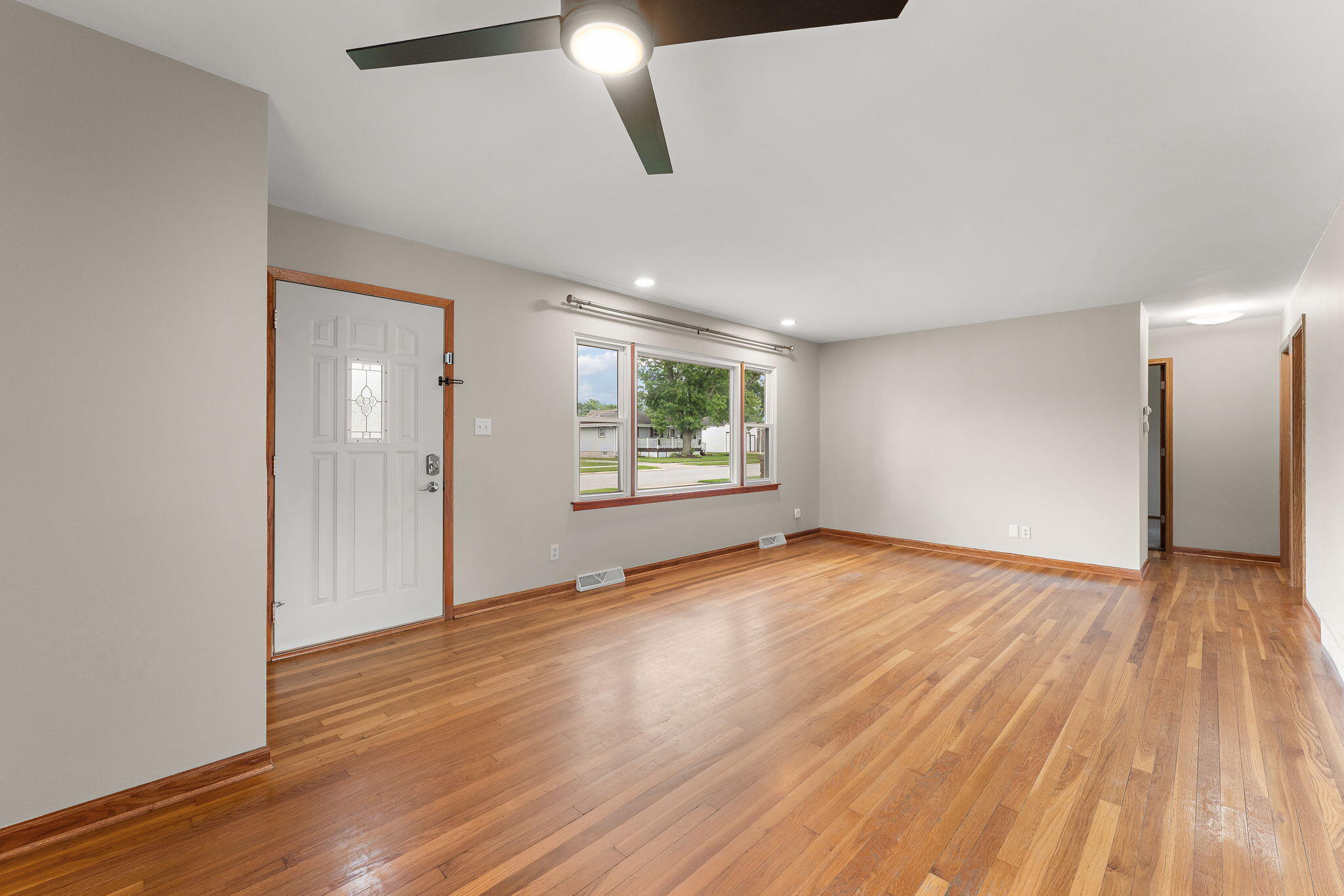924 North Elmer Street Griffith, IN 46319 - Photo 5 of 22 2048x1365