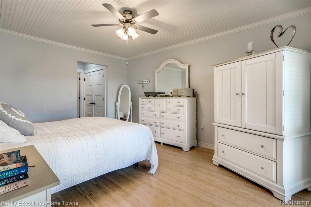 817 EAST Point Port Port Huron, MI 48060 - Photo 18 of 48