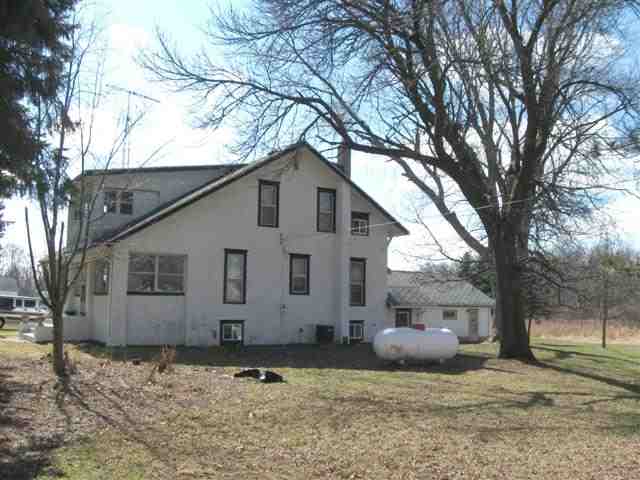 2959 West Red Oak Road Freeport, IL 61032 - Photo 1 of 9 a house that has a tree in front of it