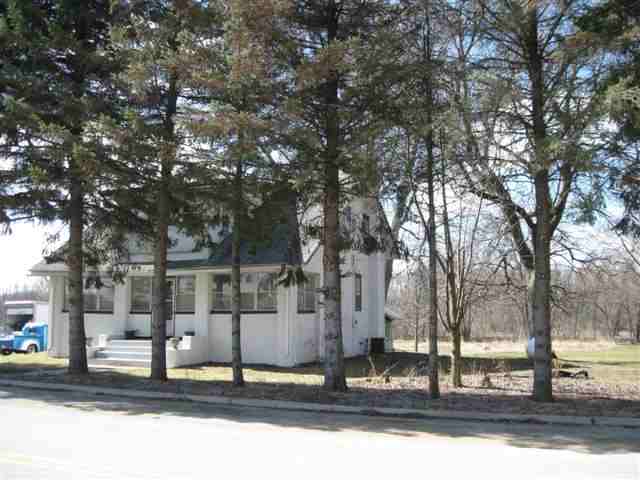 2959 West Red Oak Road Freeport, IL 61032 - Photo 2 of 9 a view of street with houses