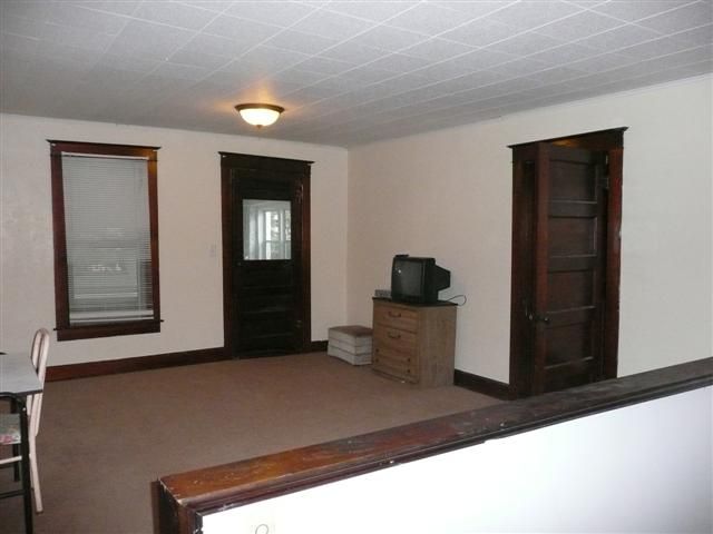 2959 West Red Oak Road Freeport, IL 61032 - Photo 9 of 9 a view of a living room