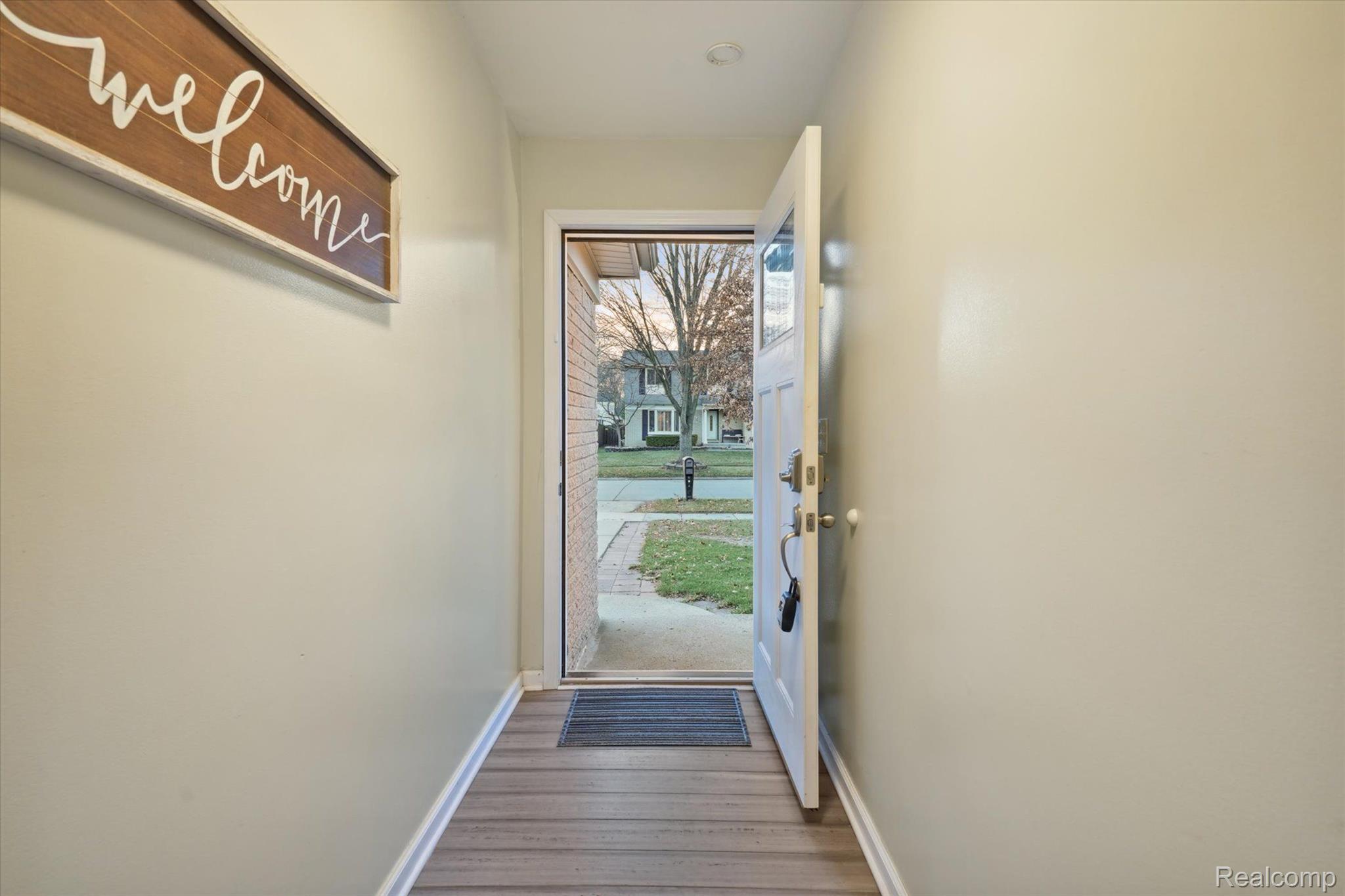 553 Buckingham Road Canton, MI 48188 - Photo 4 of 35