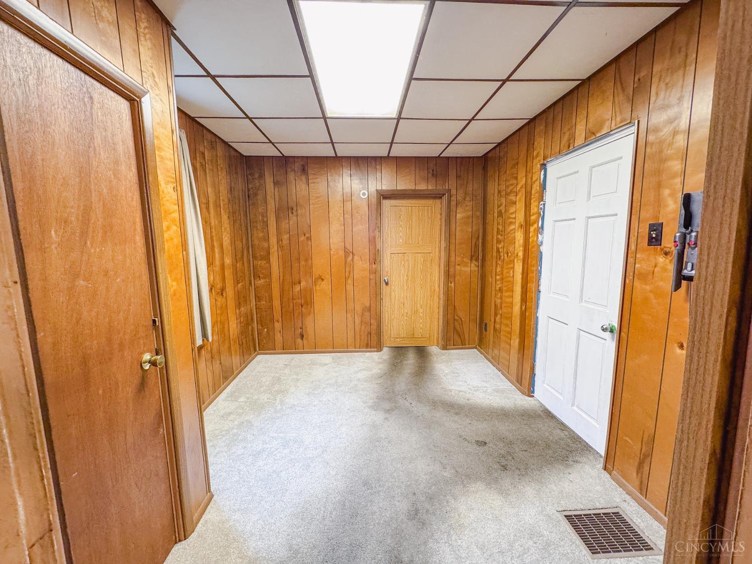 3815 Watterson Road Fairfax, OH 45227 - Photo 9 of 13 Gallery Image 9