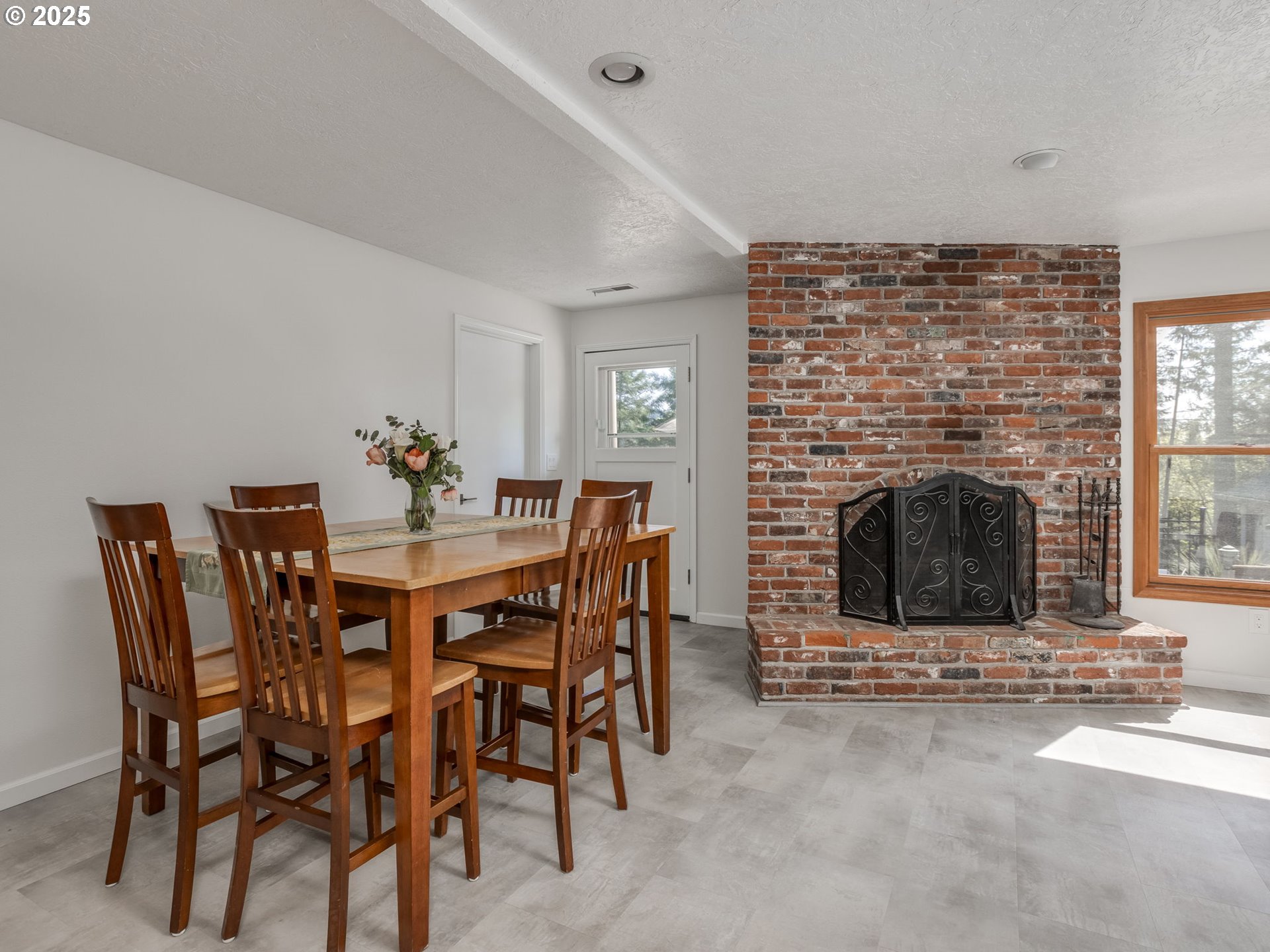 12720 South Carus Road Oregon City, OR 97045 - Photo 23 of 41 a living room with furniture a fireplace and a flat screen tv